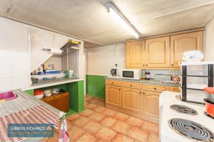 Kitchen- click for photo gallery